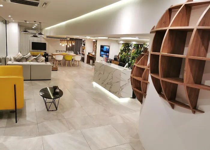 Benviar Tonson Residence